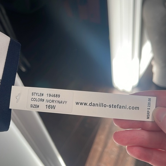 🤍 Plus Size Navy and White Plaid Blazer 🤍 - Picture 4 of 6